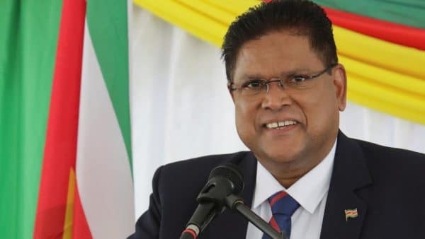 chan santokhi tijdens plechtigheid geinstalleerd als president van suriname e1611503337527