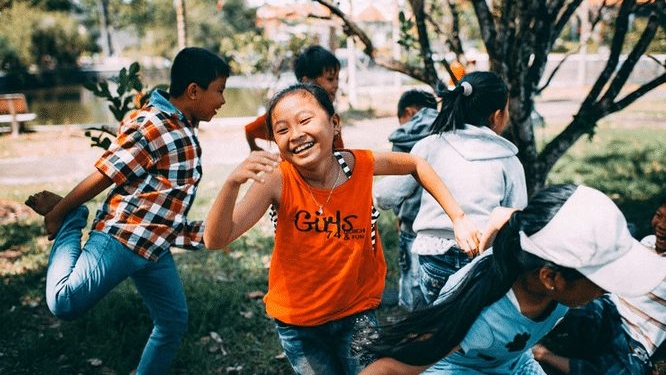 kinderen spelen MI PHAM