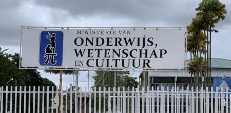 Hoofdkwartier van het Ministerie van Onderwijs Wetenschap en Cultuur.  e1613067101819
