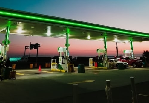 benzine pompstation olie
