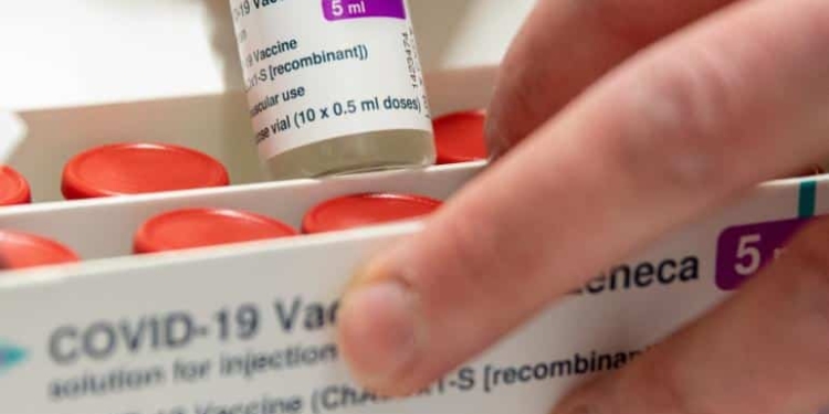 flesje AstraZeneca vaccin