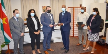 MOU signing group 02 e1614795918172