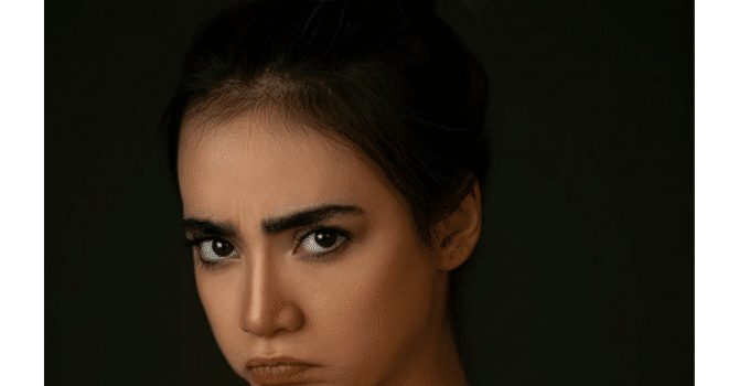 vrouw boos