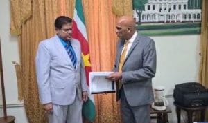 President Santokhi bevestigt ontslagaanvraag minister Achaibersing 2 President Santokhi en minister Achaibersing3 | GFC Nieuws