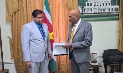 President Santokhi en minister Achaibersing3
