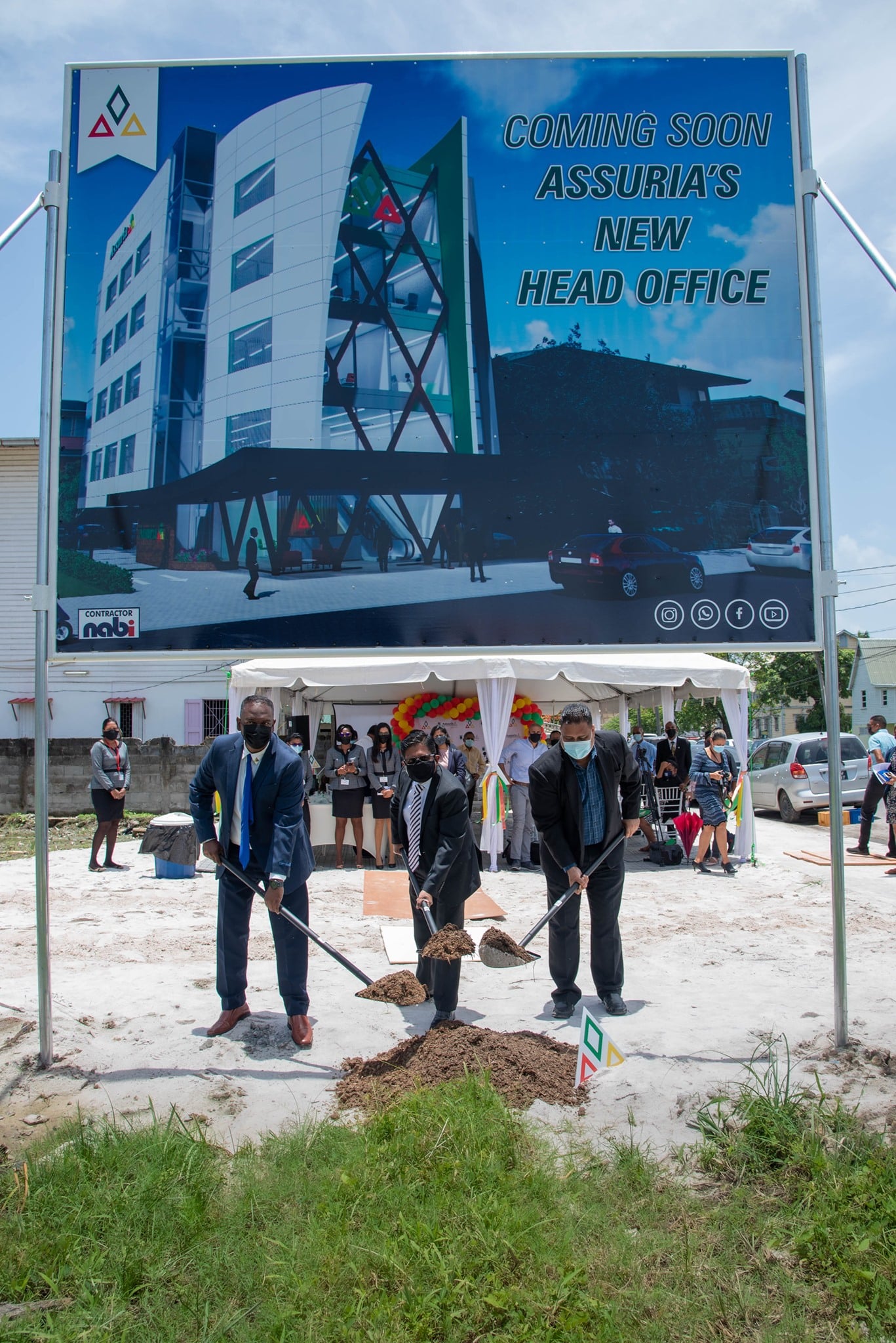 Eerste steenlegging bouw 5-verdiepingengebouw Assuria in Guyana