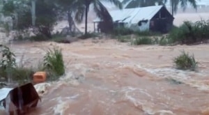 wateroverlast suriname 696x383 300x165 1