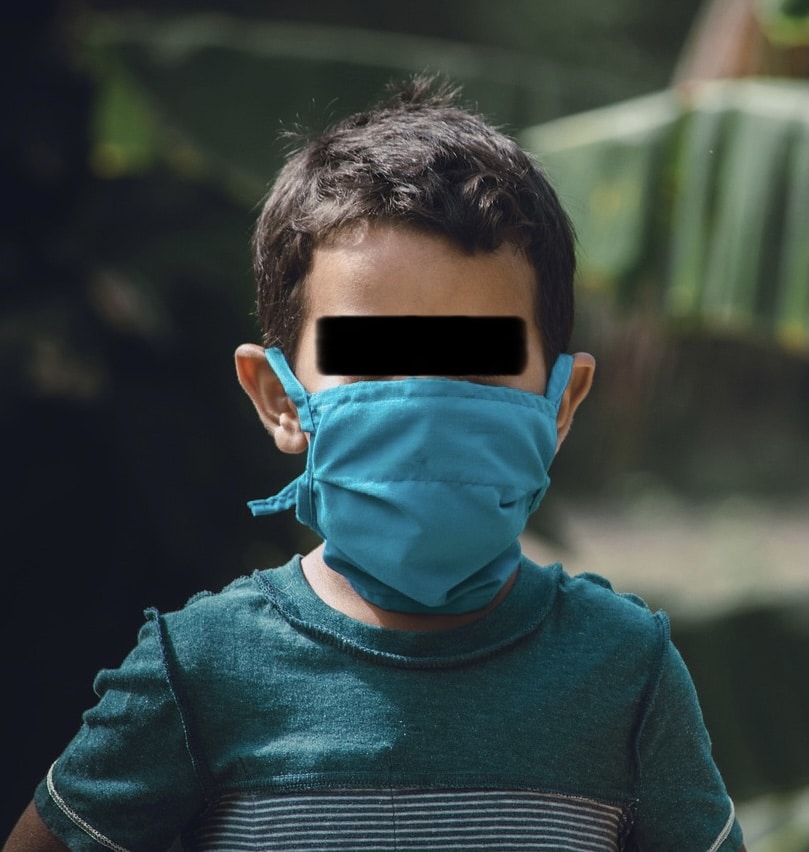 Gezin uit vliegtuig gezet omdat autistische zoon (5) moeite heeft met mondkapje