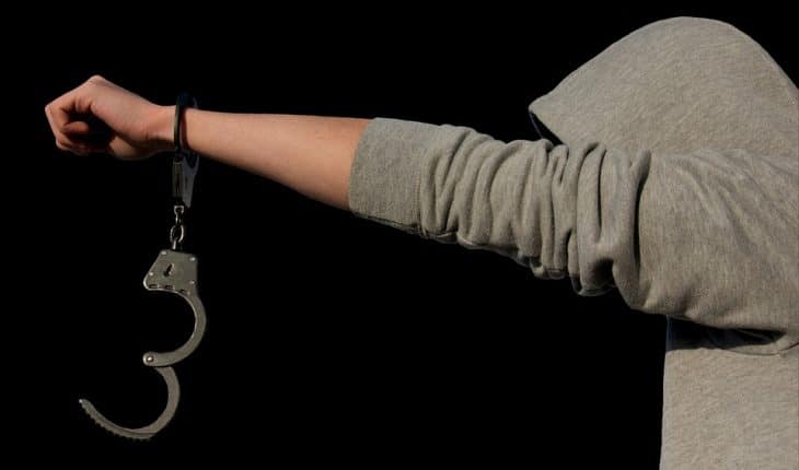 handboeien arrestatie politie dief inbreker cel gevangenis | GFC