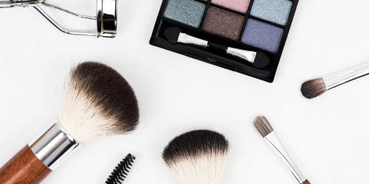 makeup brushes 1761648 1280
