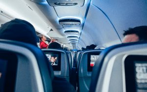 stewardess vliegtuig