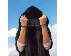 Nog twee leden roversbende opgepakt voor aanrijden en beroven slachtoffer 3 vrouw gearresteerd | GFC