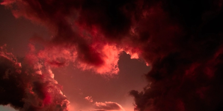 hemel hel satan duivel wolken