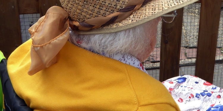 old woman 1252429 1280