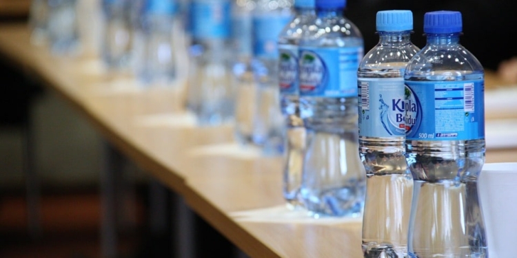 water 19659 960 720 fles water