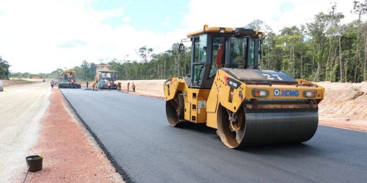asfaltering suriname highway 1200x675 1