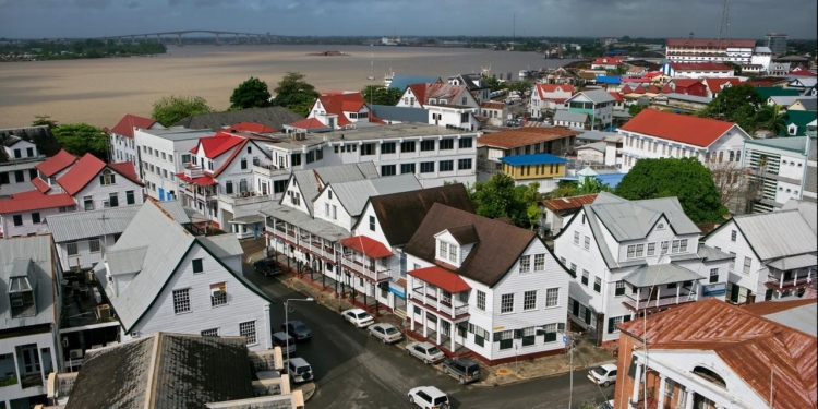 suriname paramaribo surinamerivier waterkant