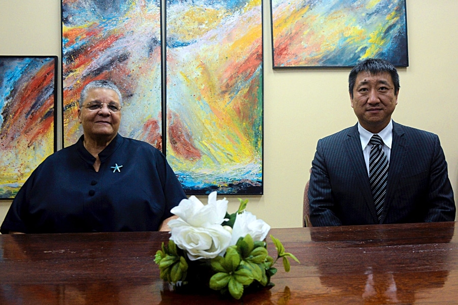 Minister Levens en Chinese ambassadeur bespreken voordelen samenwerking