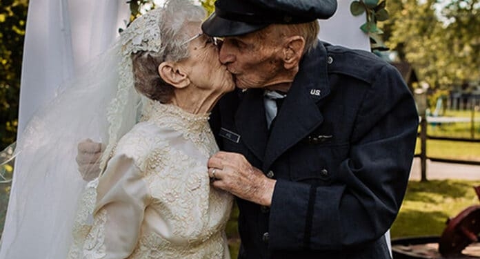 This Couple Renewed their Wedding Vows 77 Years Later 1 696x503 1