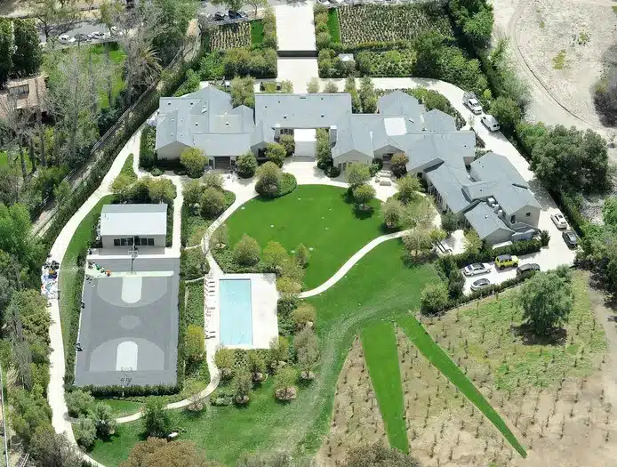 Kim Kardashian betaalt Kanye West US$23 miljoen om huis te behouden