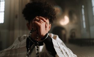 jongen bidden kerk | GFC