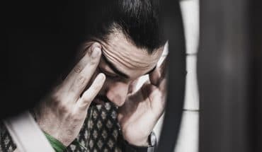 man stress verdriet depressief huilen boos | GFC Nieuws