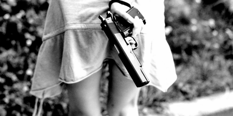 pistool vrouw 1
