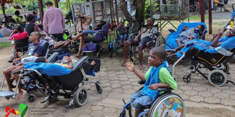 KINDEREN MET EEN BEPERKING GEHANDICAPT