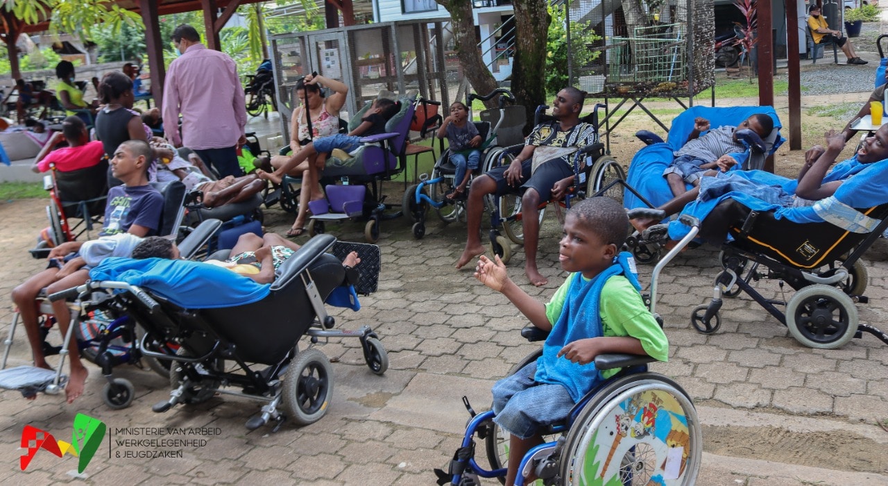KINDEREN MET EEN BEPERKING GEHANDICAPT