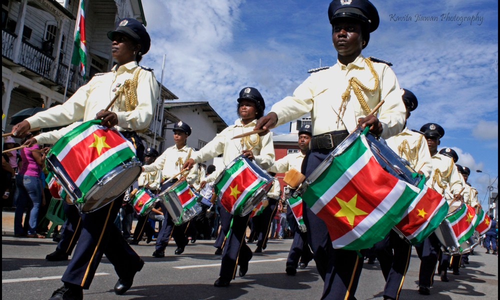 defile serefidensi surinaamse vlag