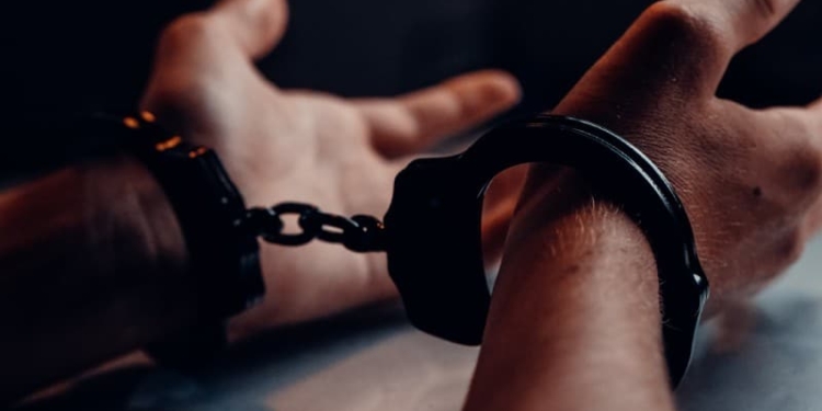 gevangenis cel arrestant arrestatie politie dief roof rover crime misdaad