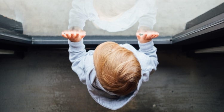 kind jongen peuter meisje kleuter