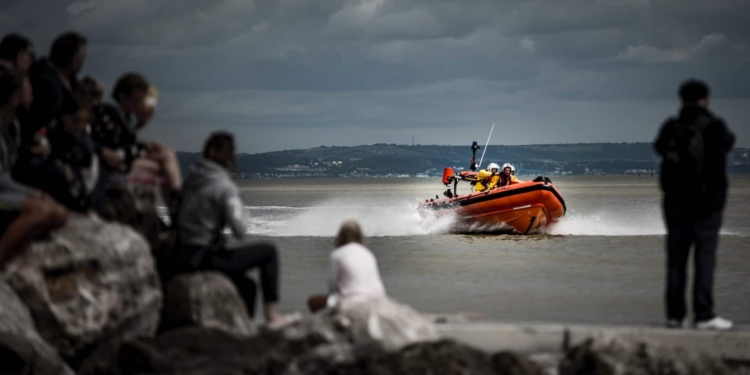 lifeguard reddingsbrigade zwemmen water verdrink