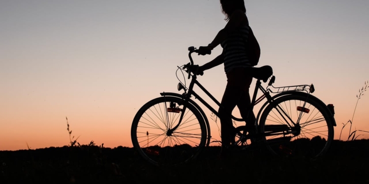 meisje vrouw fiets