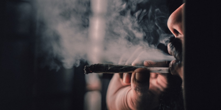 roken sigaret marijuana marihuana wiet joint jonko djonko