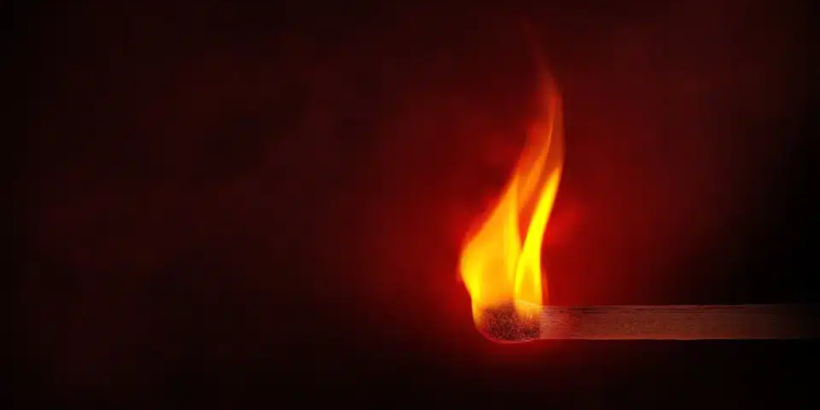 lucifer brand vlam rook vuur