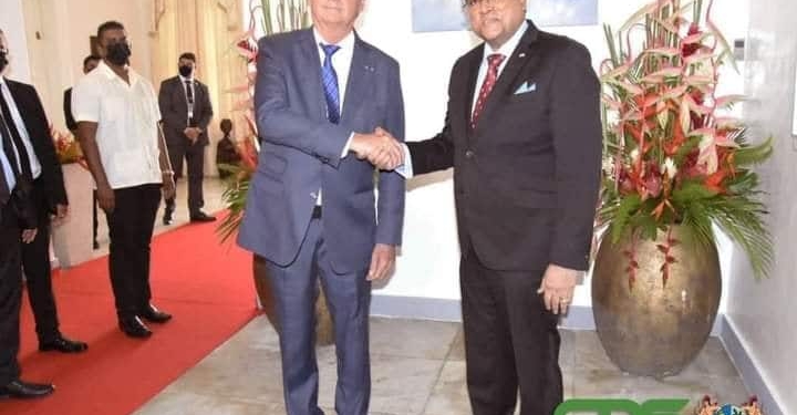 santokhi en bolsonaro 1