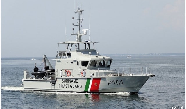 n 26 entree au port vedette des Coast Guard de Surinam S20V02558 640x428 1