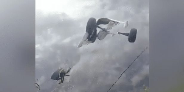 auto in kanaal