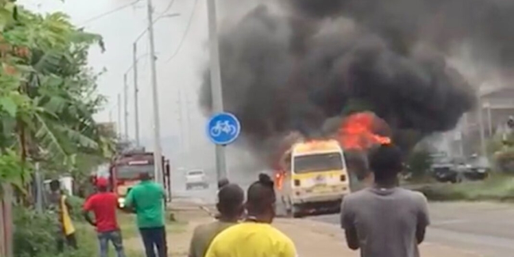 bus in brand suriname 1068x615 1