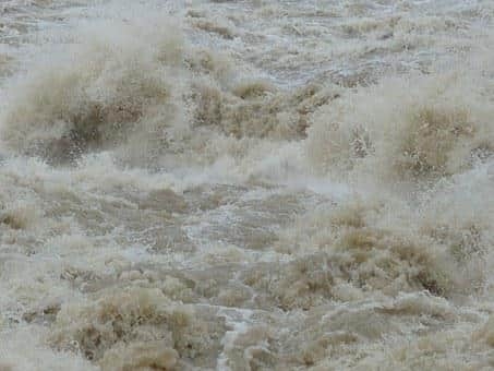 hoog water wateroverlast overstroming rivier verdrinken