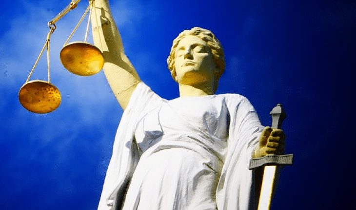 justitia vrouw OM rechter advocaat openbaar ministerie