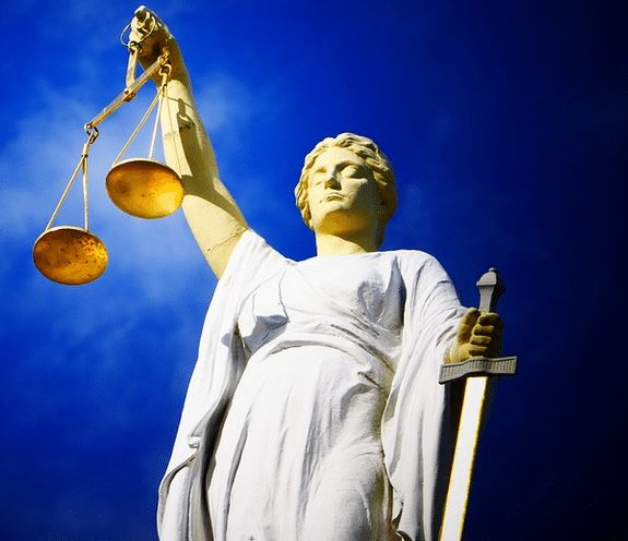 justitia vrouw OM rechter advocaat openbaar ministerie