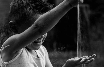 kind jongen spelen