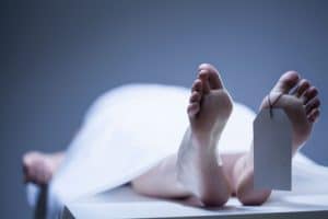 lijk dood Labeled remains of person lying in mortuary