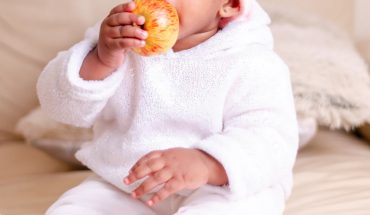 baby kind eten appel | GFC Nieuws