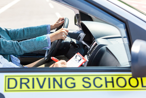 rijles rijden auto verkeer