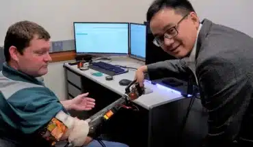 Geamputeerden kunnen met nieuwe uitvinding robotarm met hun gedachten bedienen 33 Zhi Yang Robotic Arm System 777x518 1 | GFC Nieuws
