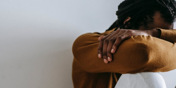 man depressief verdrietig