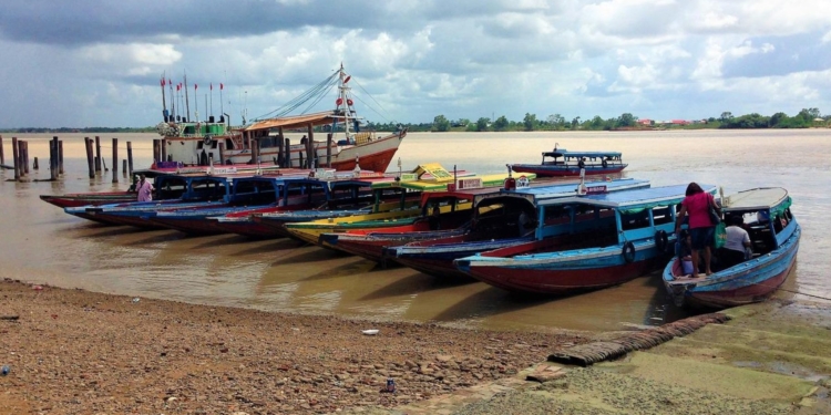 suriname korjaal boot rivier